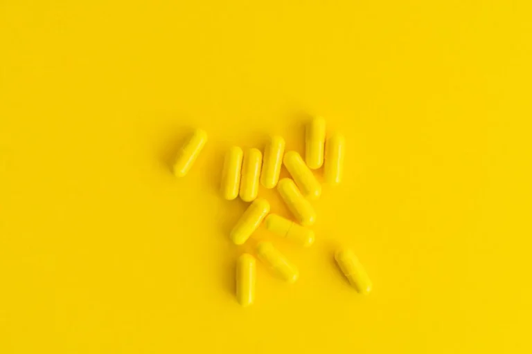 Vitamina B12: para que serve e quando a suplementação faz sentido?