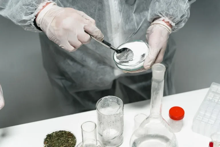 Como saber se a creatina é pura? Testes caseiros e selos de qualidade?